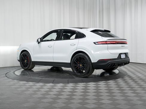 Used 2025 Porsche Cayenne S image 32