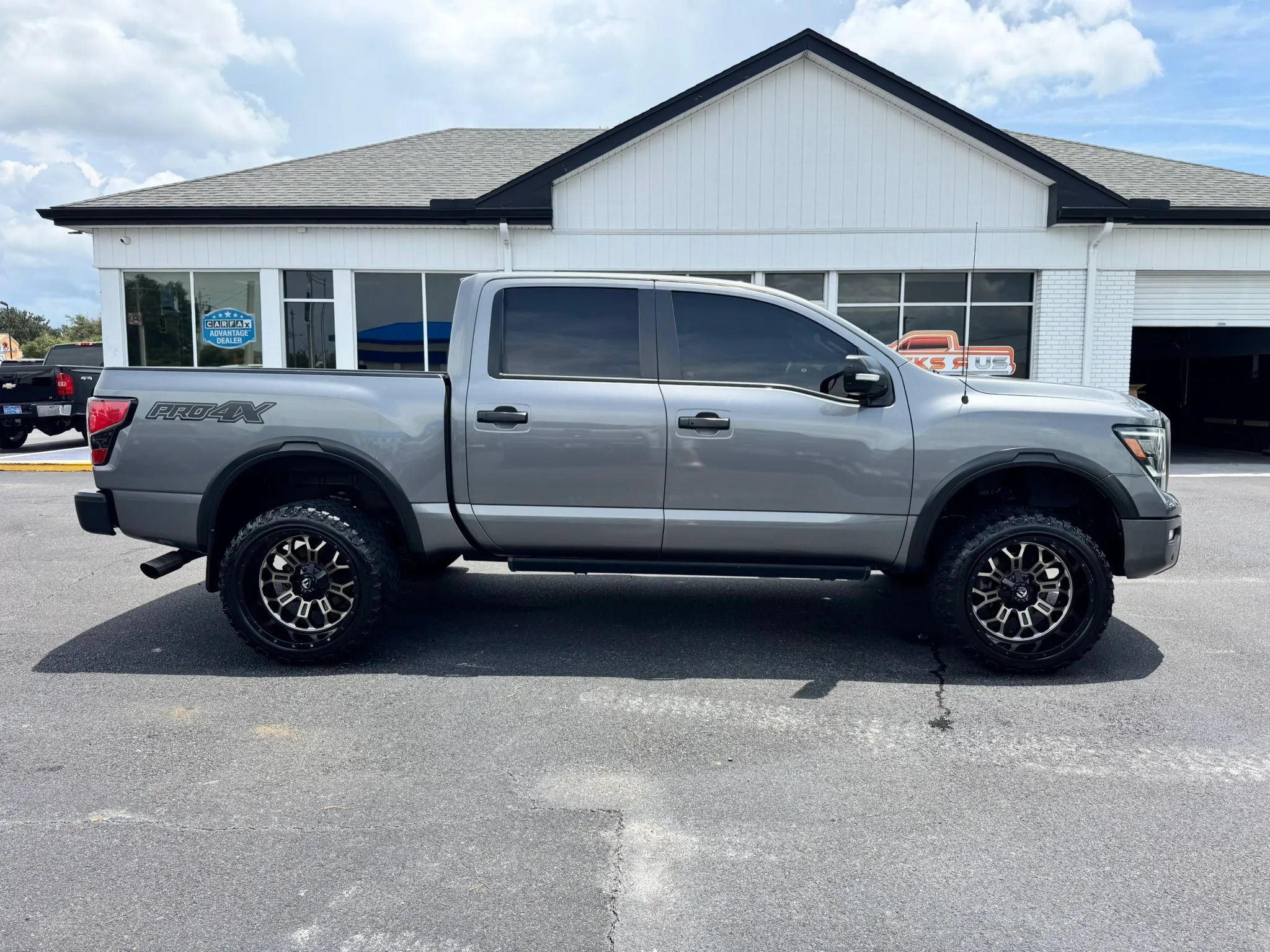 Used 2020 Nissan Titan PRO-4X w/ Pro-4x Convenience Package AWD/4WD image 3