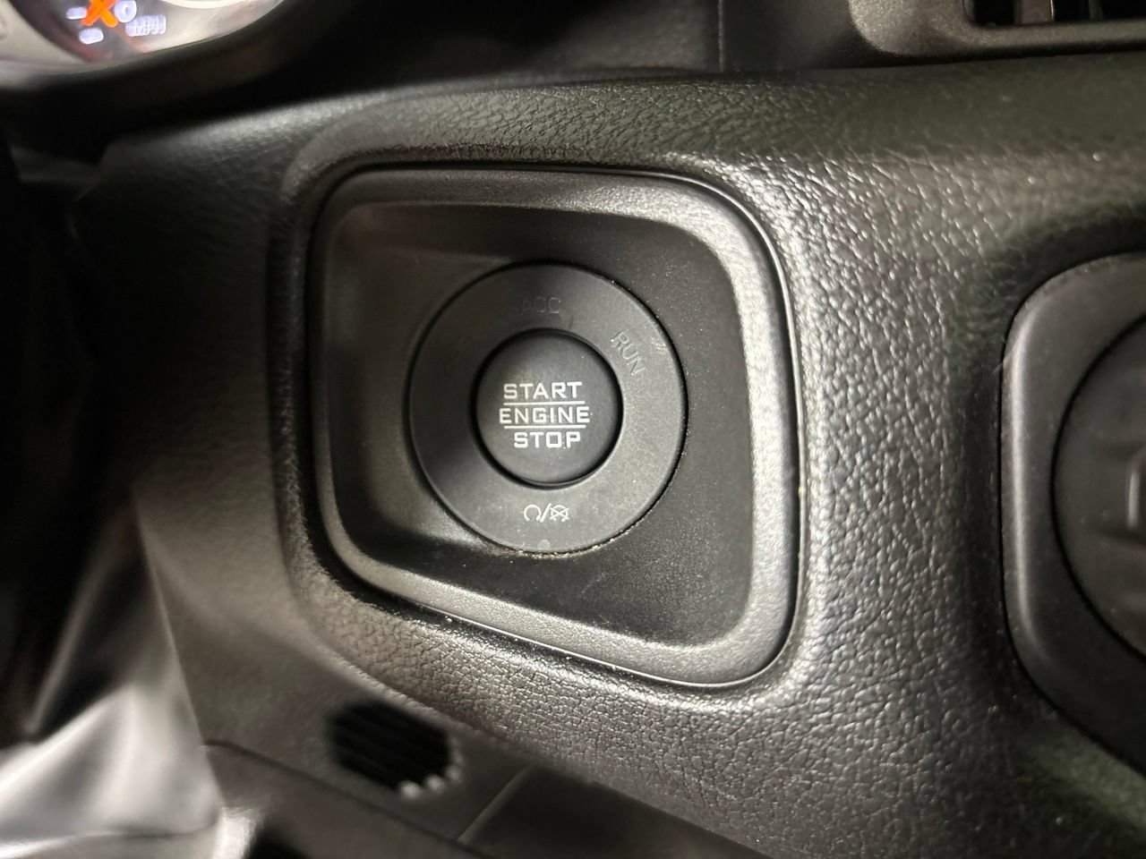 Used 2024 Jeep Wrangler Unlimited Sport AWD/4WD image 16
