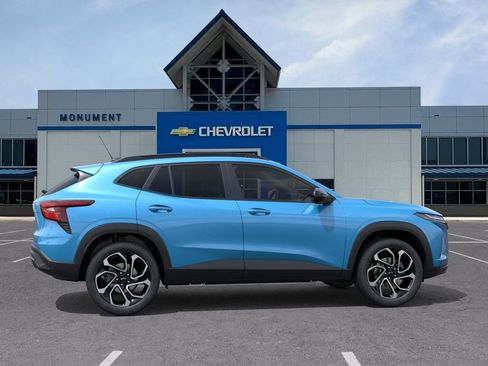New 2026 Chevrolet Trax RS w/ Sunroof Package FWD image 5