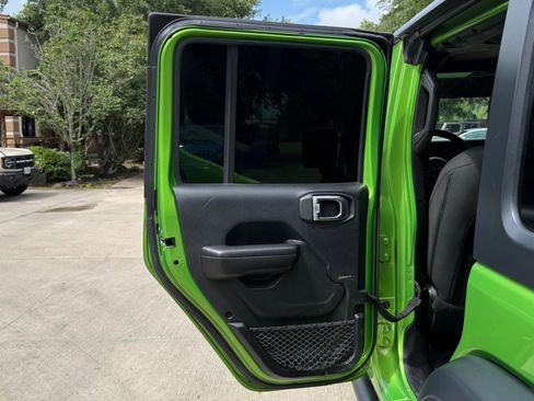 Used 2018 Jeep Wrangler Unlimited Sport S AWD/4WD image 36