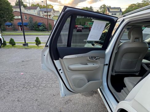 Used 2018 Volvo XC90 T6 Momentum w/ Convenience Package image 13