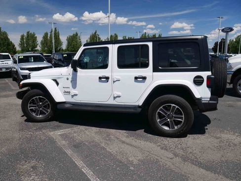 Used 2023 Jeep Wrangler Unlimited Sahara AWD/4WD image 21