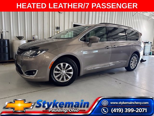 Used 2017 Chrysler Pacifica Touring-L FWD image 1