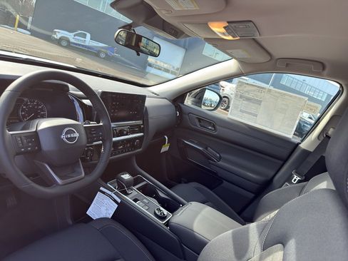 New 2026 Nissan Pathfinder SV image 25