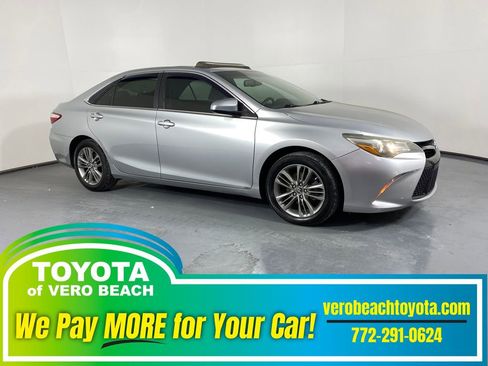 Used 2015 Toyota Camry SE image 1