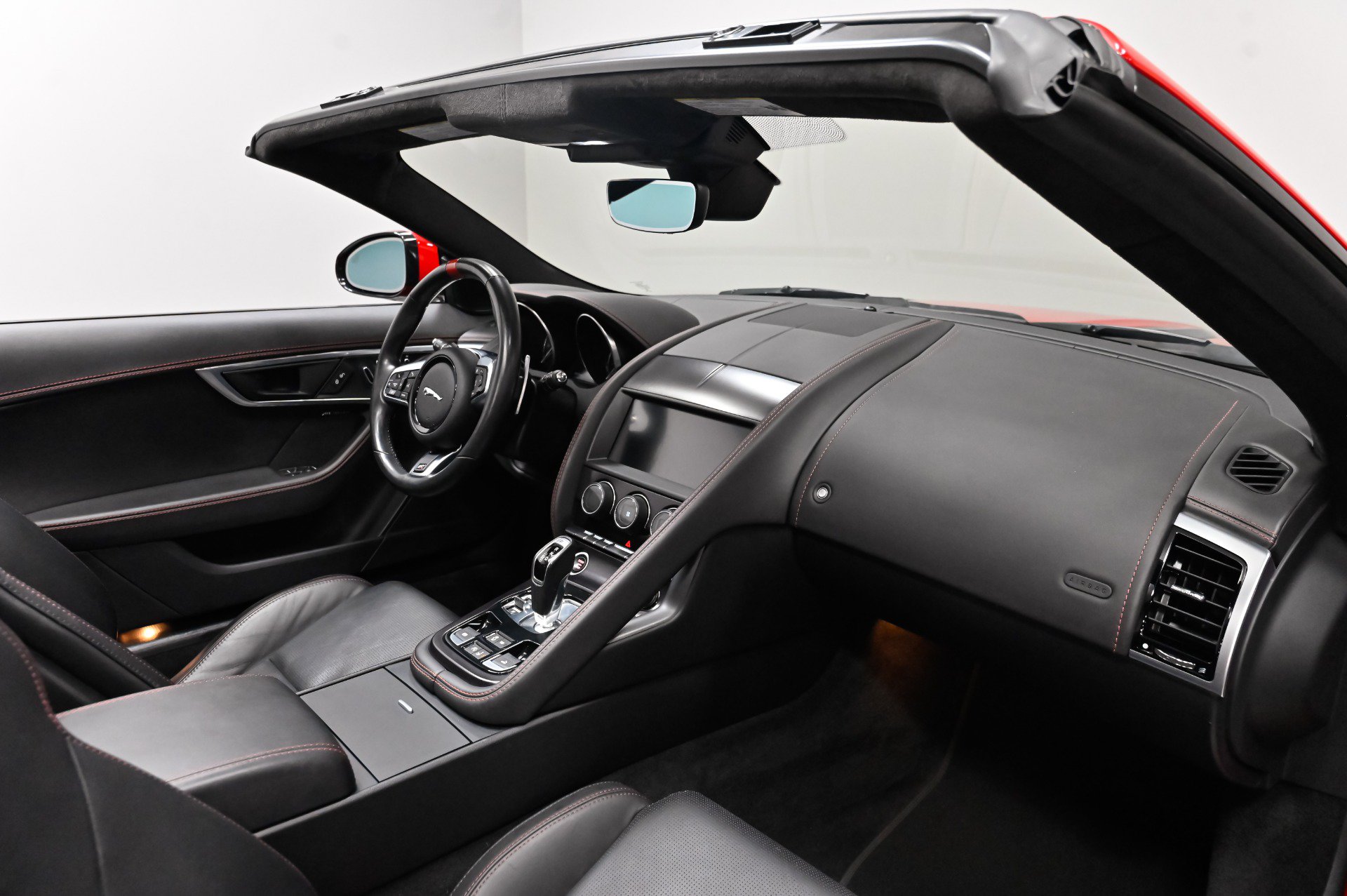 Used 2020 Jaguar F-TYPE Convertible RWD image 41