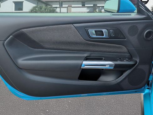 Used 2025 Ford Mustang Coupe RWD image 8