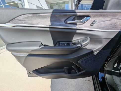 New 2025 Jeep Grand Cherokee Limited image 36