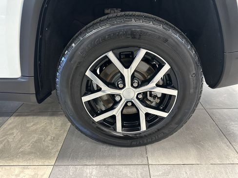 Used 2023 Jeep Grand Cherokee L Limited image 9