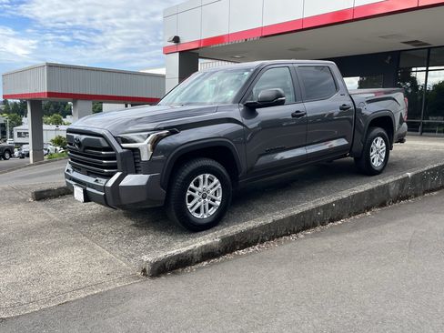 Used 2024 Toyota Tundra SR5 w/ SR5 Convenience Package AWD/4WD image 4