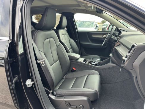 New 2025 Volvo XC40 B5 Plus image 8
