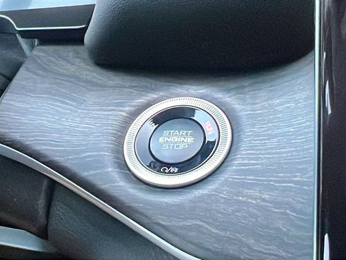 New 2025 Jeep Grand Cherokee L Limited w/ Luxury Tech Group II image 32