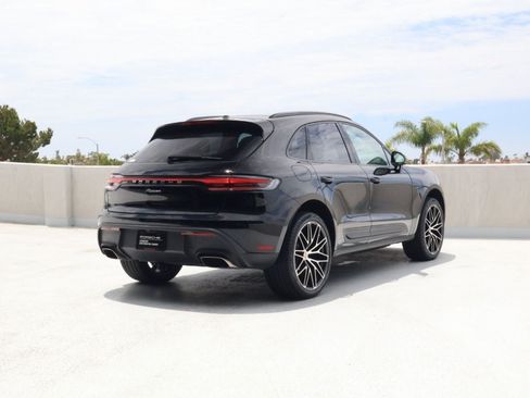 Certified 2026 Porsche Macan AWD/4WD image 9