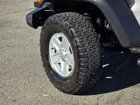 Used 2020 Jeep Gladiator Sport w/ Quick Order Package 24S image 26