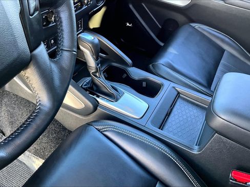 Used 2024 Nissan Frontier SL image 18