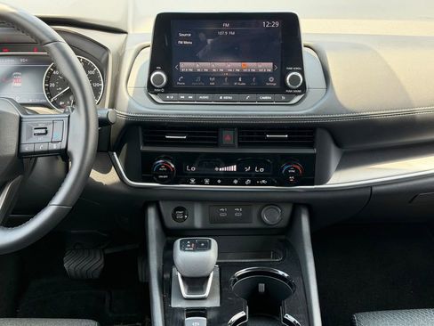 Used 2025 Nissan Rogue SV AWD/4WD image 21