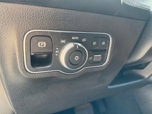 Used 2020 Mercedes-Benz GLB 250 4MATIC image 33
