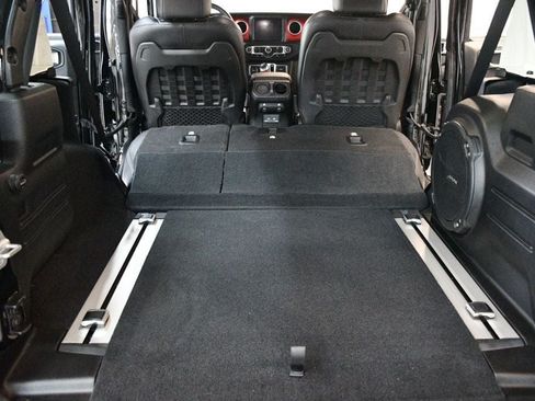 Used 2018 Jeep Wrangler Unlimited Rubicon AWD/4WD image 76