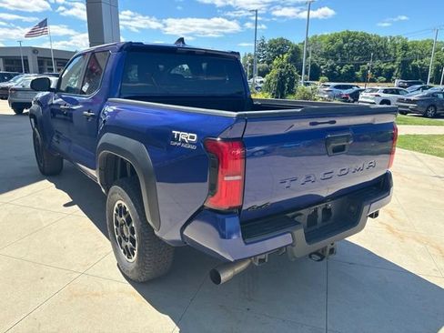 Used 2024 Toyota Tacoma TRD Off-Road AWD/4WD image 5