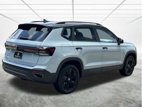 New 2026 Volkswagen Taos SE FWD image 6