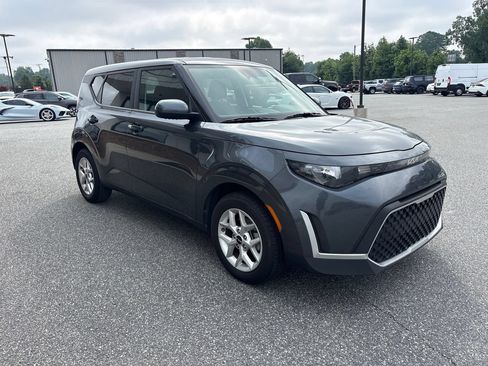 Used 2024 Kia Soul LX w/ Option Group 015 FWD image 10