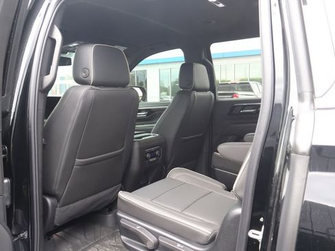 Used 2025 Chevrolet Suburban Premier AWD/4WD image 33