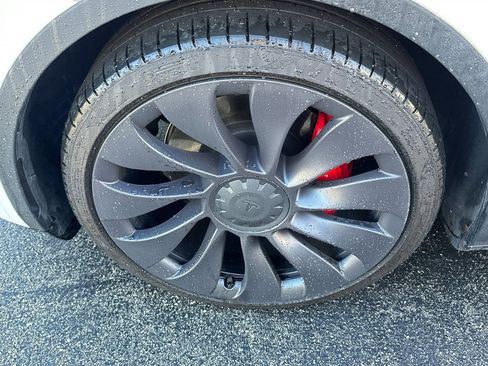 Used 2021 Tesla Model Y Performance image 4