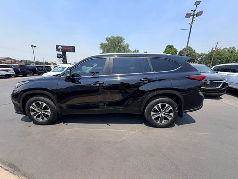 Used 2023 Toyota Highlander XLE AWD/4WD image 7