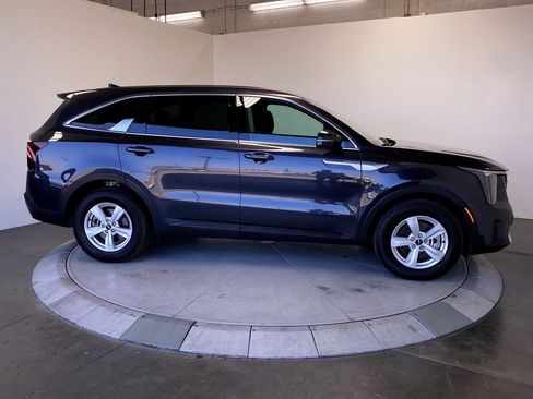Certified 2026 Kia Sorento LX FWD image 6