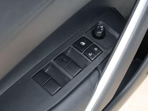 Used 2024 Toyota Corolla Cross LE AWD/4WD image 25