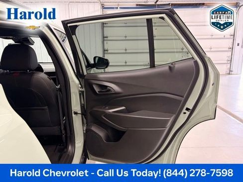 Used 2024 Chevrolet Trax RS w/ Driver Confidence Package FWD image 8