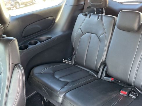 Used 2026 Chrysler Pacifica Select image 15
