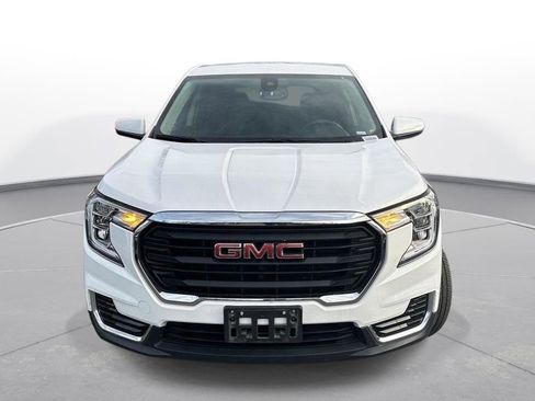 Used 2024 GMC Terrain SLE image 3