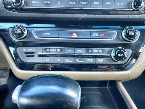 Certified 2020 Kia Sedona SX image 17