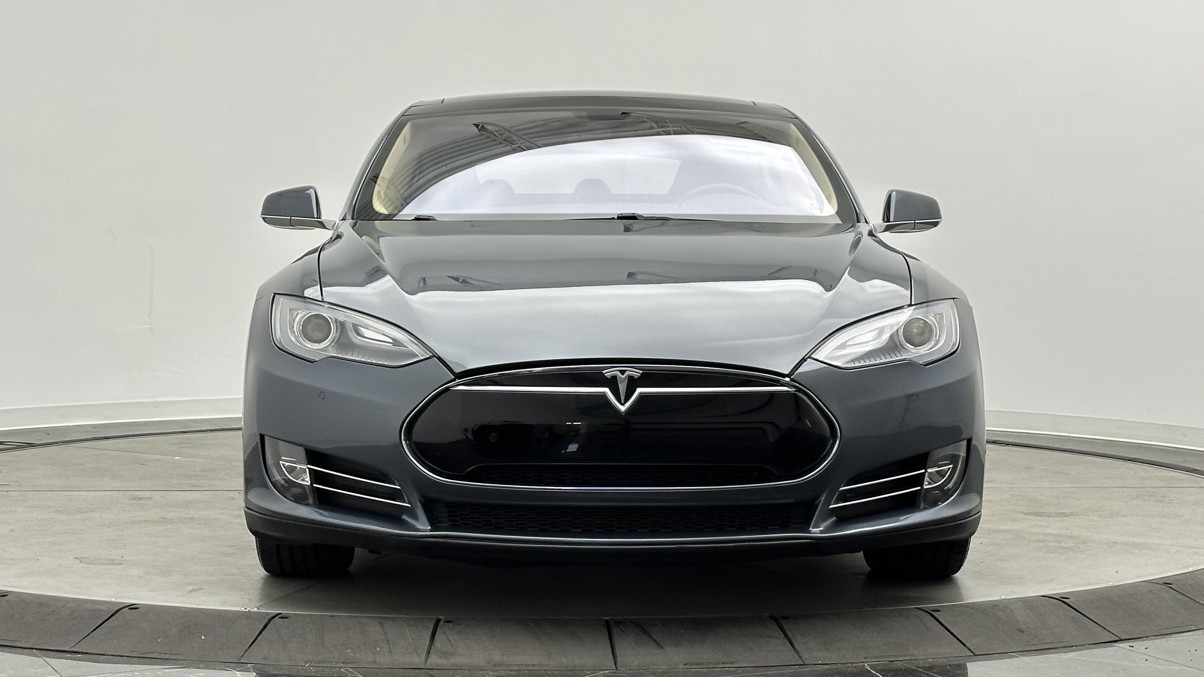 Used 2014 Tesla Model S 60 RWD image 2