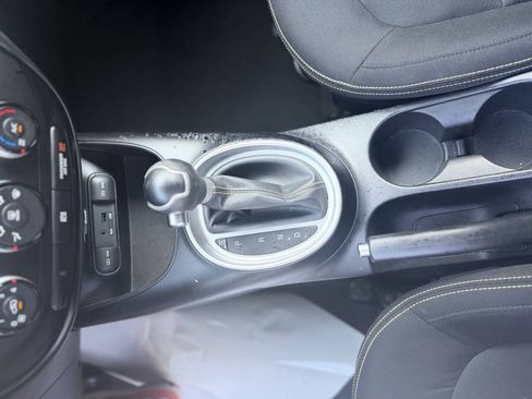 Used 2015 Kia Soul + FWD image 18