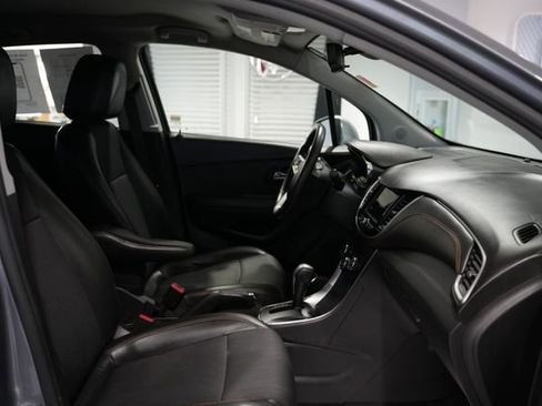 Used 2019 Chevrolet Trax LT w/ LT Convenience Package image 19