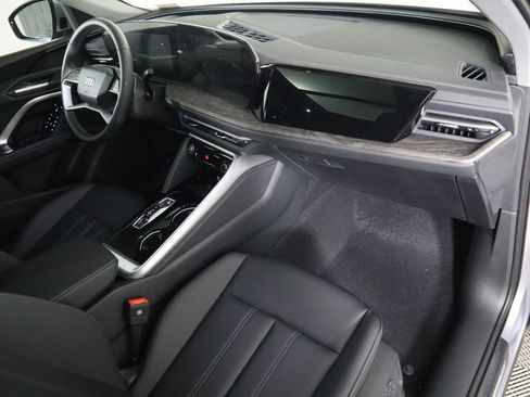 Used 2025 Audi Q5 Premium w/ Convenience Package image 19