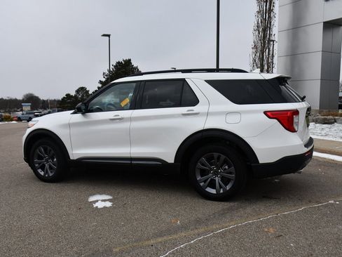 Used 2023 Ford Explorer XLT w/ Equipment Group 202A image 3