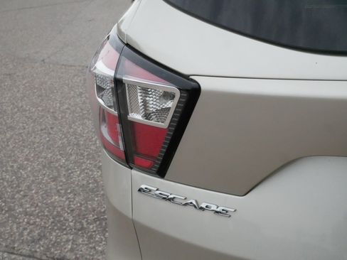 Used 2017 Ford Escape Titanium AWD/4WD image 17