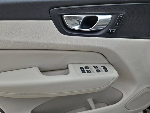 Certified 2024 Volvo XC60 B5 Core w/ Climate Package image 12