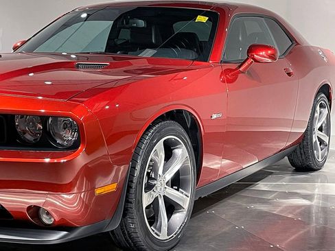 Used 2014 Dodge Challenger SXT image 20