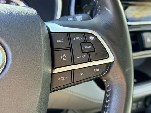 Used 2023 Toyota Highlander XLE image 11