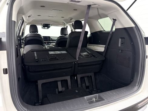 Used 2024 Kia Carnival LX FWD image 30