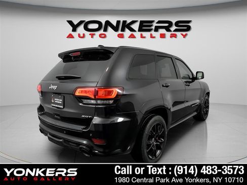 Used 2016 Jeep Grand Cherokee SRT image 4