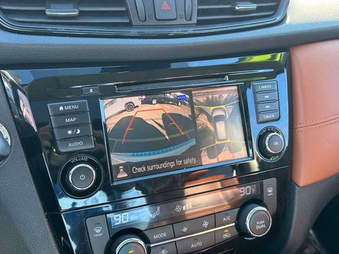 Used 2019 Nissan Rogue SL w/ Premium Package image 28