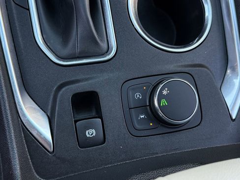 Used 2023 Chevrolet Traverse LS image 19