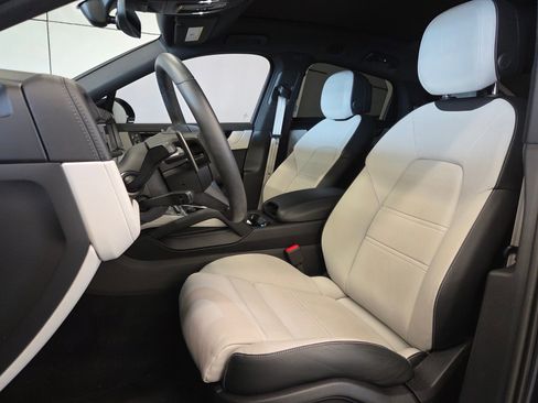 Certified 2026 Porsche Cayenne E-Hybrid Coupe AWD/4WD image 5