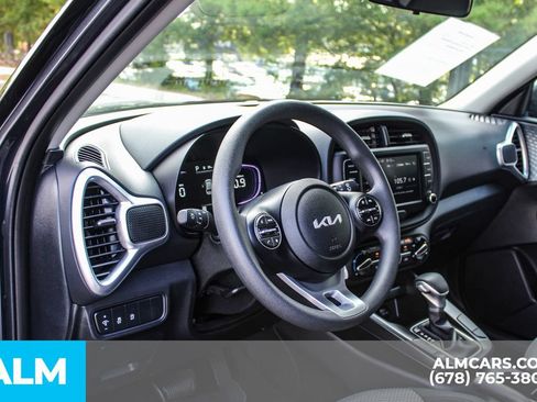 Used 2025 Kia Soul LX w/ LX Technology Package FWD image 21